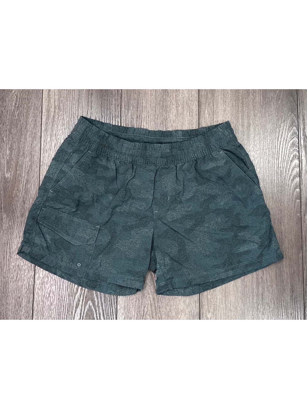Columbia womens Nylon Athletic Shorts Medium Green Camouflage